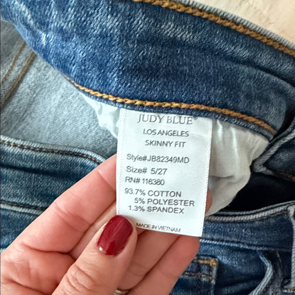 Judy Blue Light Wash Skinny Jeans - Picture 3 of 4